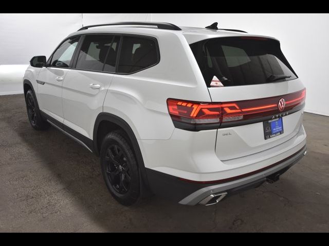 2024 Volkswagen Atlas 2.0T Peak Edition SEL