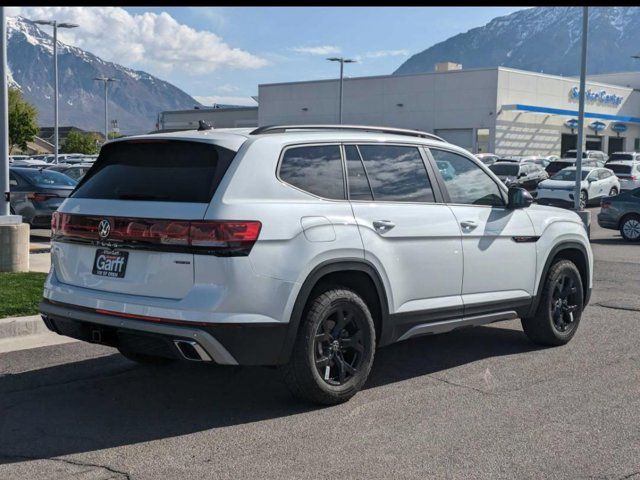 2024 Volkswagen Atlas 2.0T Peak Edition SEL