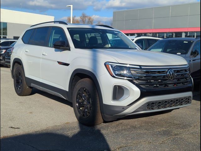 2024 Volkswagen Atlas 2.0T Peak Edition SEL