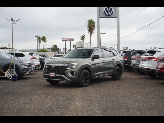 2024 Volkswagen Atlas 2.0T Peak Edition SEL