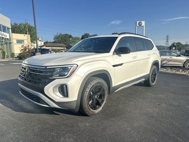 2024 Volkswagen Atlas 2.0T Peak Edition SEL