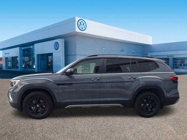 2024 Volkswagen Atlas 2.0T Peak Edition SEL