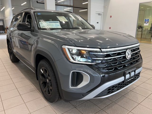 2024 Volkswagen Atlas 2.0T Peak Edition SEL