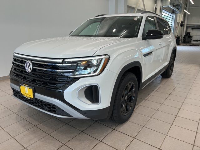 2024 Volkswagen Atlas 2.0T Peak Edition SEL