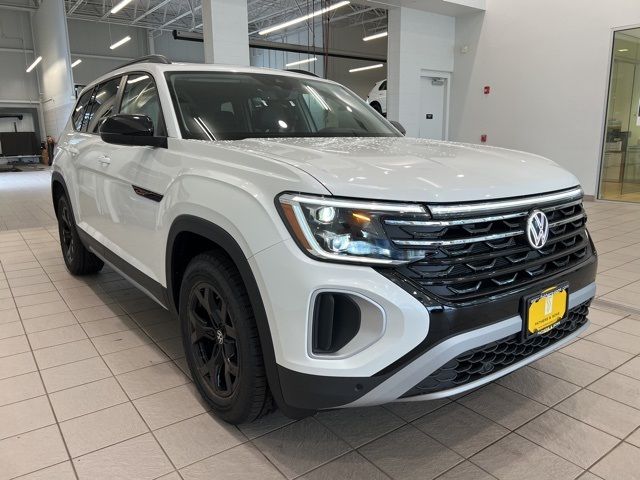 2024 Volkswagen Atlas 2.0T Peak Edition SEL