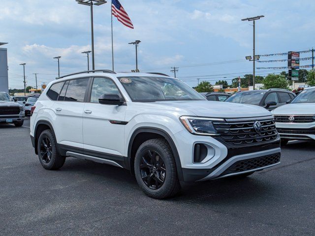 2024 Volkswagen Atlas 2.0T Peak Edition SEL