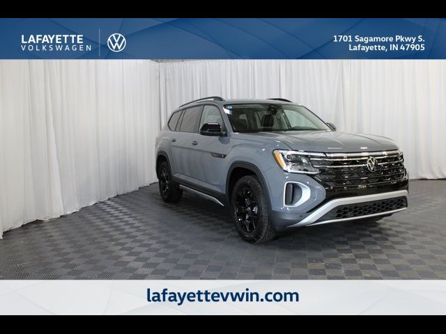 2024 Volkswagen Atlas 2.0T Peak Edition SEL