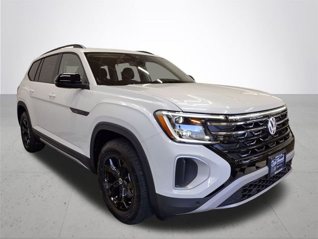 2024 Volkswagen Atlas 2.0T Peak Edition SEL