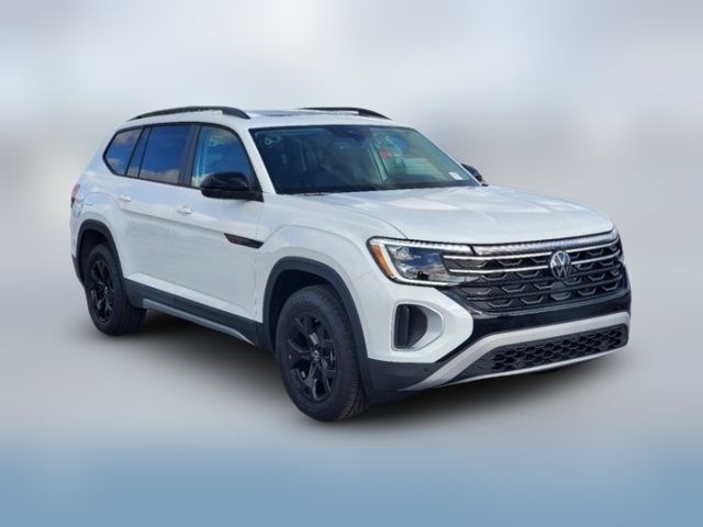 2024 Volkswagen Atlas 2.0T Peak Edition SEL
