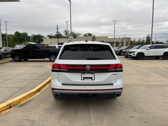 2024 Volkswagen Atlas 2.0T Peak Edition SEL