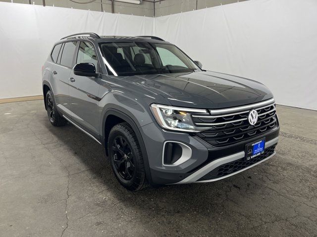 2024 Volkswagen Atlas 2.0T Peak Edition SEL