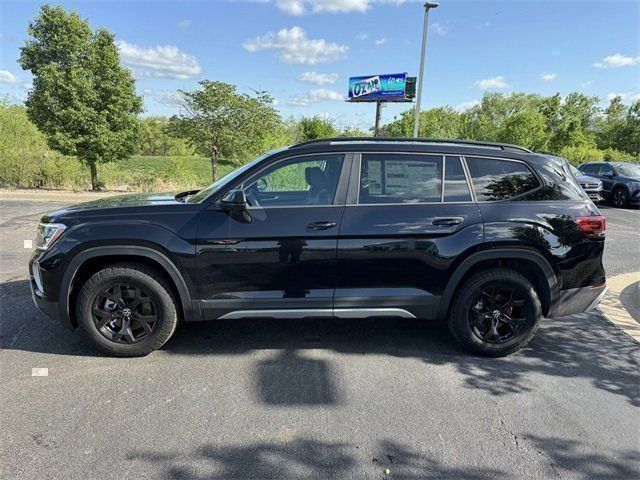 2024 Volkswagen Atlas 2.0T Peak Edition SEL