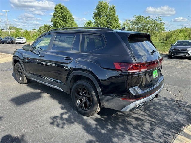 2024 Volkswagen Atlas 2.0T Peak Edition SEL