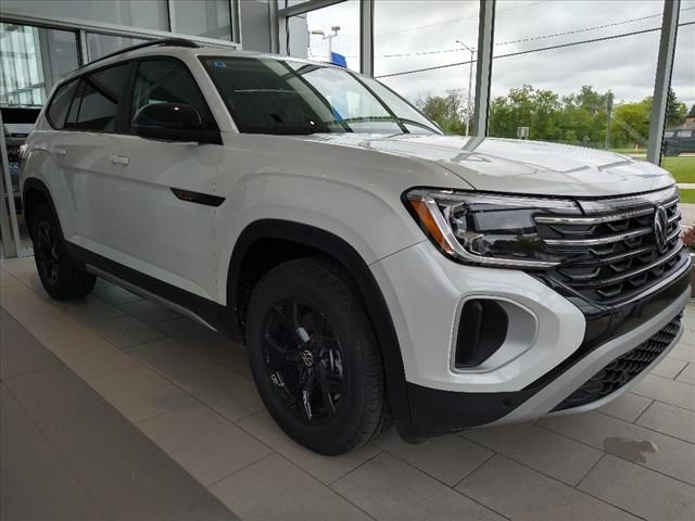 2024 Volkswagen Atlas 2.0T Peak Edition SEL