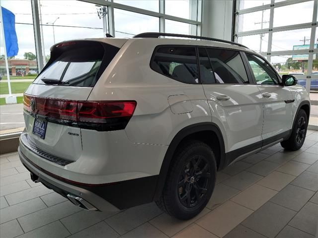 2024 Volkswagen Atlas 2.0T Peak Edition SEL