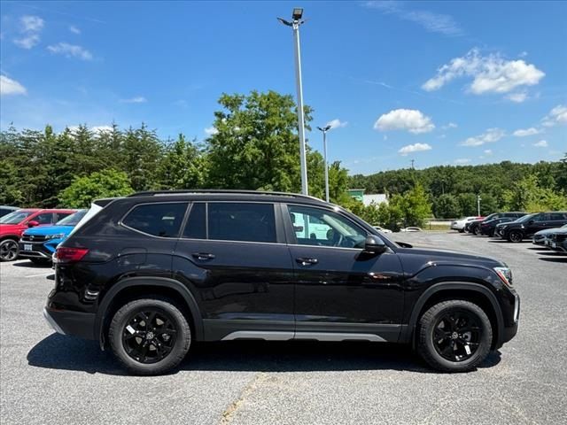 2024 Volkswagen Atlas 2.0T Peak Edition SEL