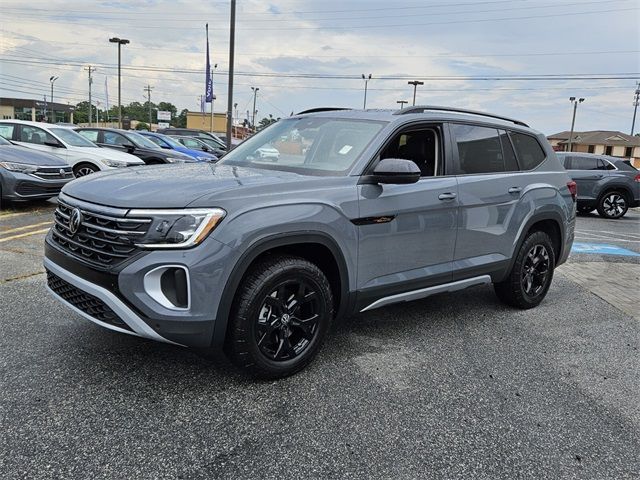 2024 Volkswagen Atlas 2.0T Peak Edition SEL