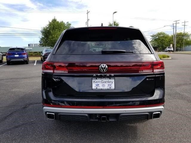 2024 Volkswagen Atlas 2.0T Peak Edition SEL