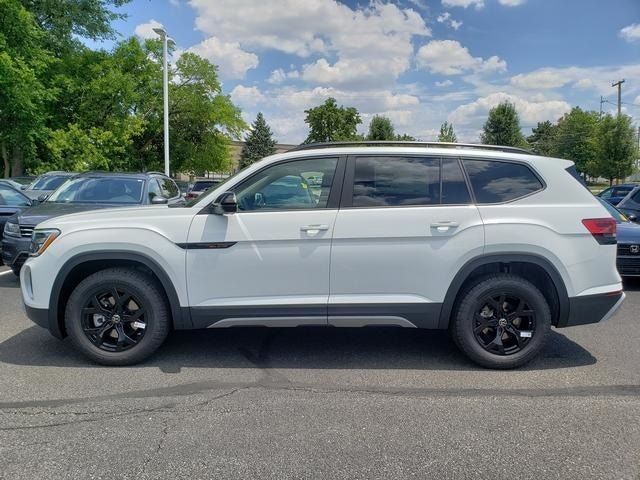 2024 Volkswagen Atlas 2.0T Peak Edition SEL