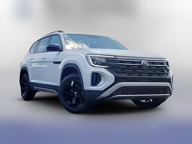 2024 Volkswagen Atlas 2.0T Peak Edition SEL