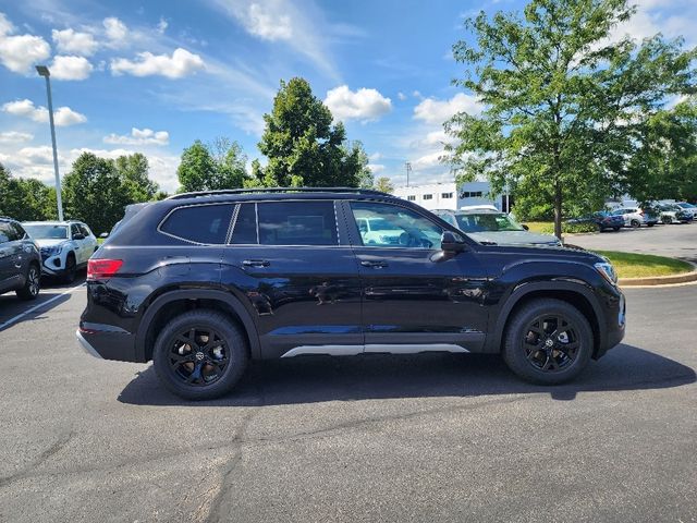 2024 Volkswagen Atlas 2.0T Peak Edition SEL