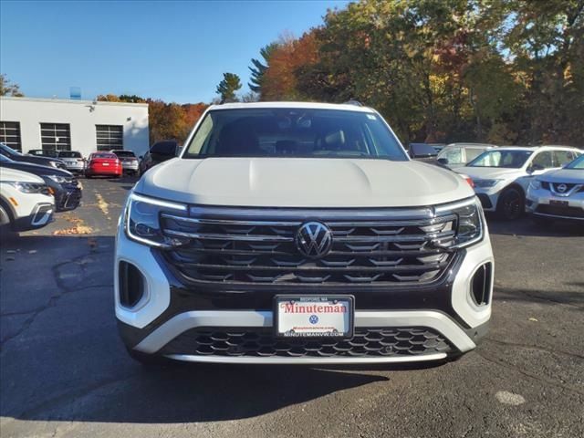 2024 Volkswagen Atlas 2.0T Peak Edition SEL