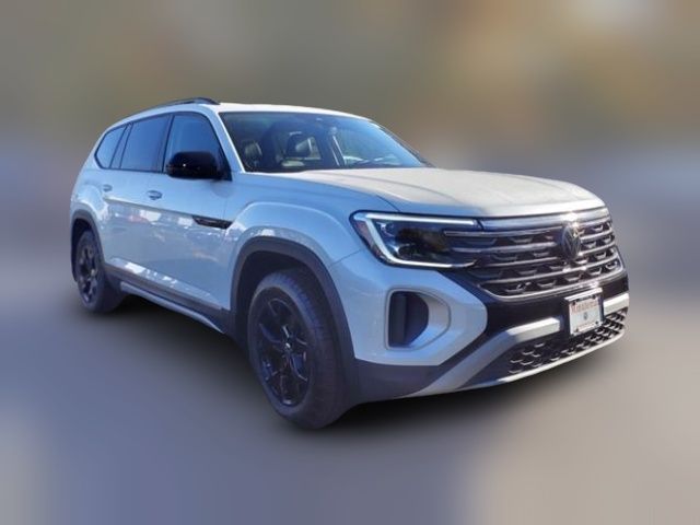 2024 Volkswagen Atlas 2.0T Peak Edition SEL