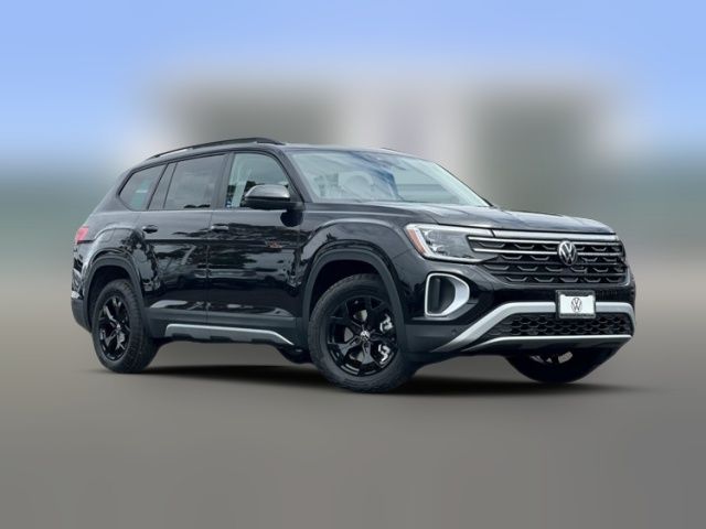 2024 Volkswagen Atlas 2.0T Peak Edition SEL