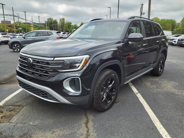 2024 Volkswagen Atlas 2.0T Peak Edition SEL