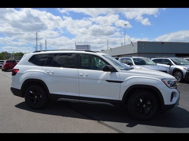 2024 Volkswagen Atlas 2.0T Peak Edition SEL