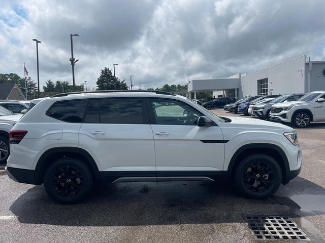 2024 Volkswagen Atlas 2.0T Peak Edition SEL