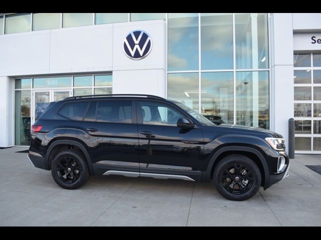 2024 Volkswagen Atlas 2.0T Peak Edition SEL