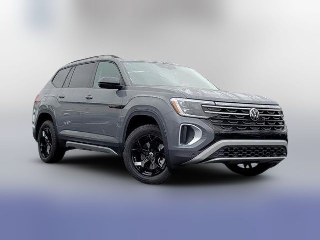 2024 Volkswagen Atlas 2.0T Peak Edition SEL