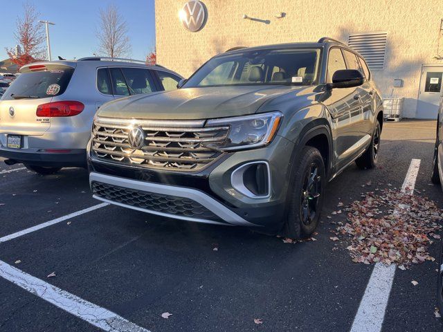 2024 Volkswagen Atlas 2.0T Peak Edition SEL