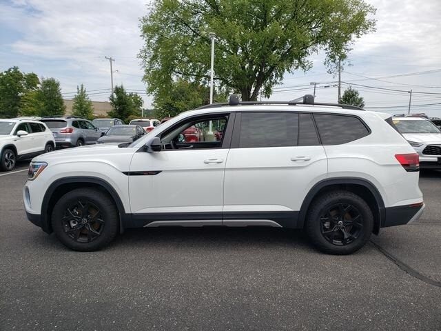 2024 Volkswagen Atlas 2.0T Peak Edition SEL