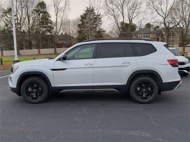 2024 Volkswagen Atlas 2.0T Peak Edition SEL