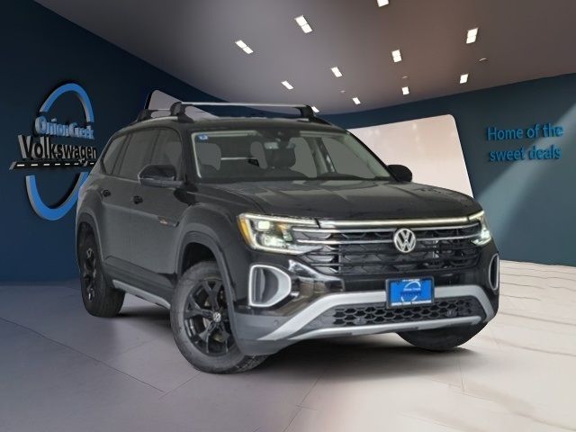 2024 Volkswagen Atlas 2.0T Peak Edition SEL