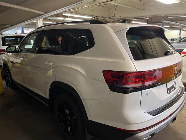 2024 Volkswagen Atlas 2.0T Peak Edition SEL