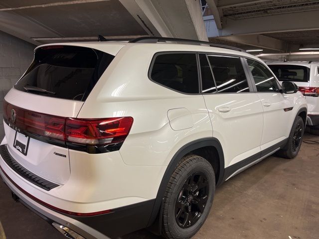 2024 Volkswagen Atlas 2.0T Peak Edition SEL