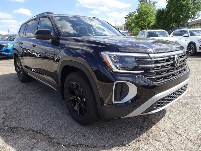 2024 Volkswagen Atlas 2.0T Peak Edition SEL