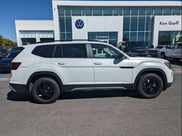 2024 Volkswagen Atlas 2.0T Peak Edition SEL