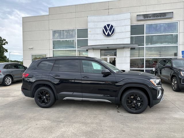 2024 Volkswagen Atlas 2.0T Peak Edition SEL