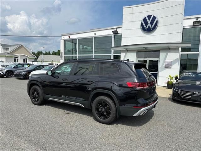 2024 Volkswagen Atlas 2.0T Peak Edition SEL