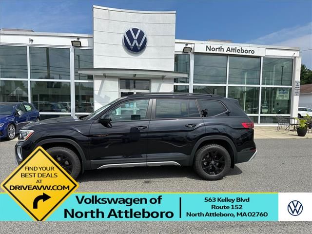 2024 Volkswagen Atlas 2.0T Peak Edition SEL