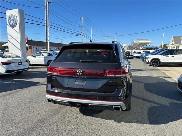 2024 Volkswagen Atlas 2.0T Peak Edition SEL