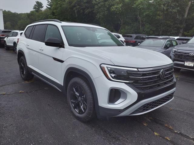 2024 Volkswagen Atlas 2.0T Peak Edition SE w/Technology