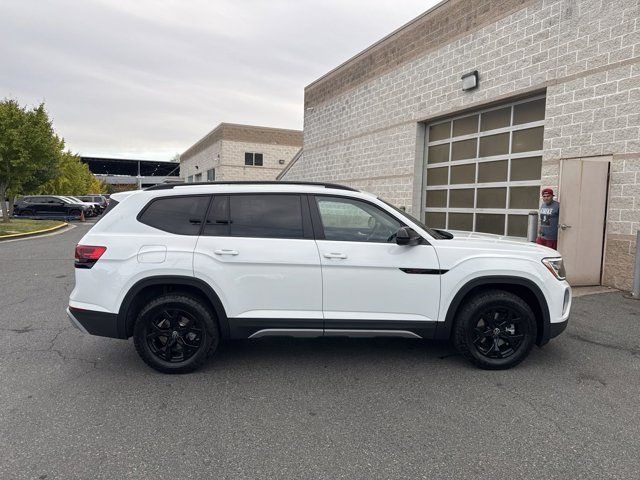 2024 Volkswagen Atlas 2.0T Peak Edition SE w/Technology