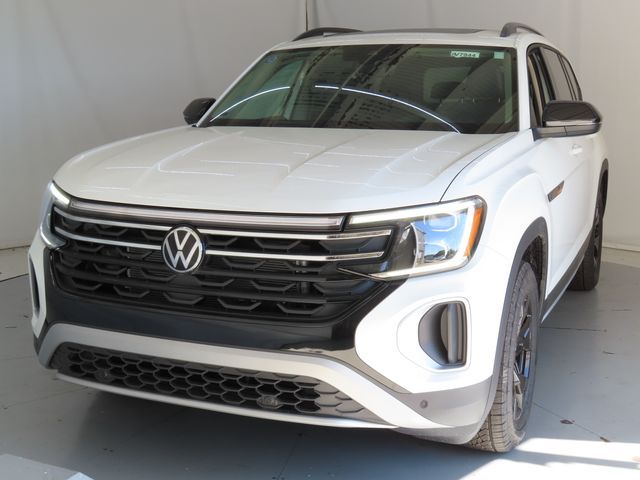 2024 Volkswagen Atlas 2.0T Peak Edition SE w/Technology