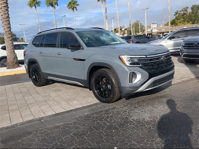 2024 Volkswagen Atlas 2.0T Peak Edition SE w/Technology