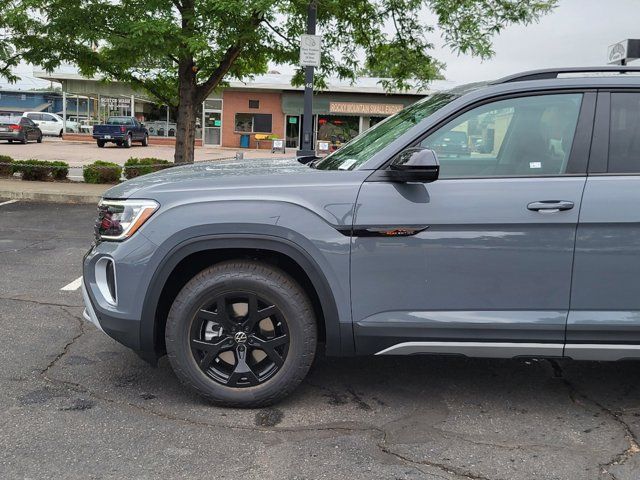 2024 Volkswagen Atlas 2.0T Peak Edition SE w/Technology